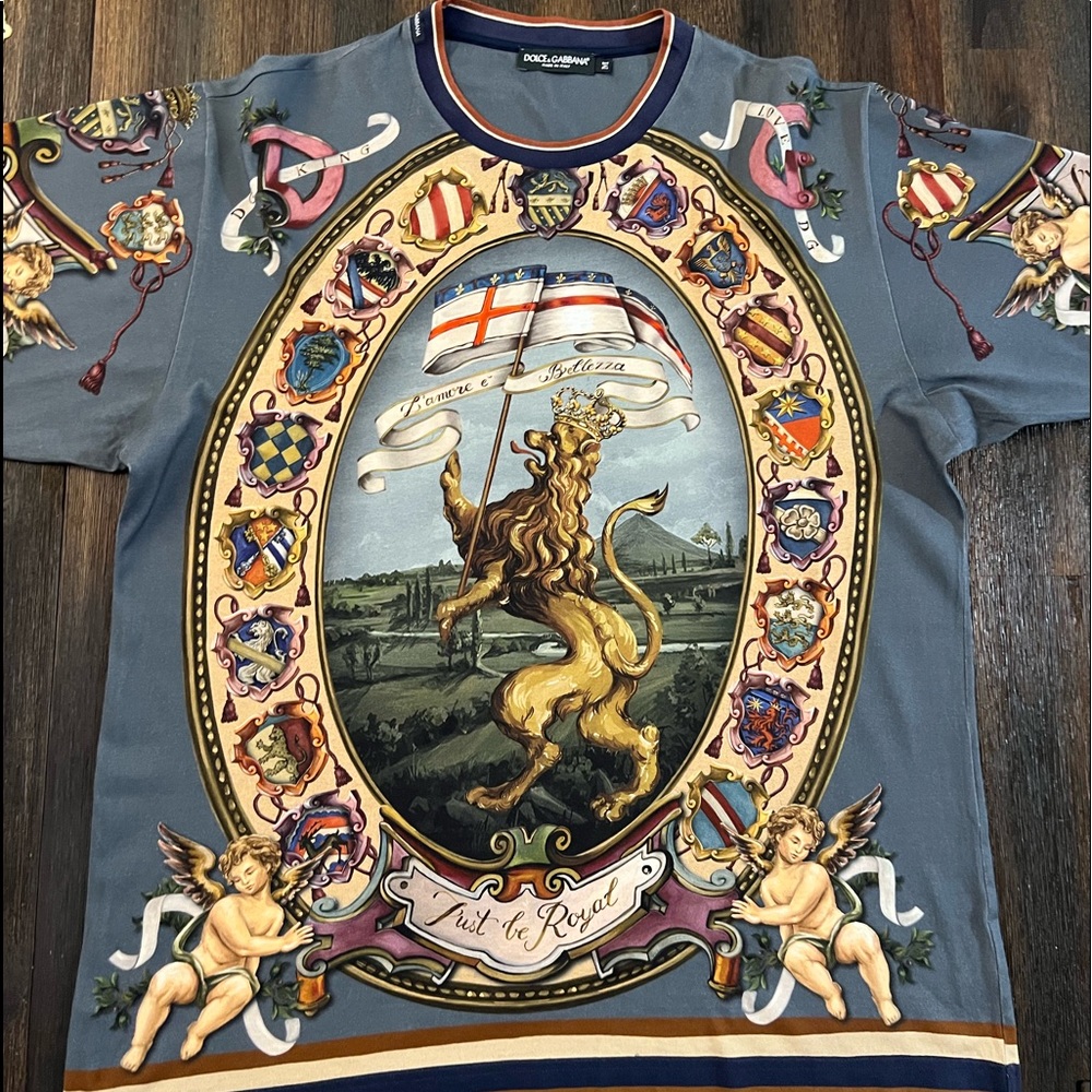 DOLCE & GABBANA SIZE M , IM USUALLY A LARGE